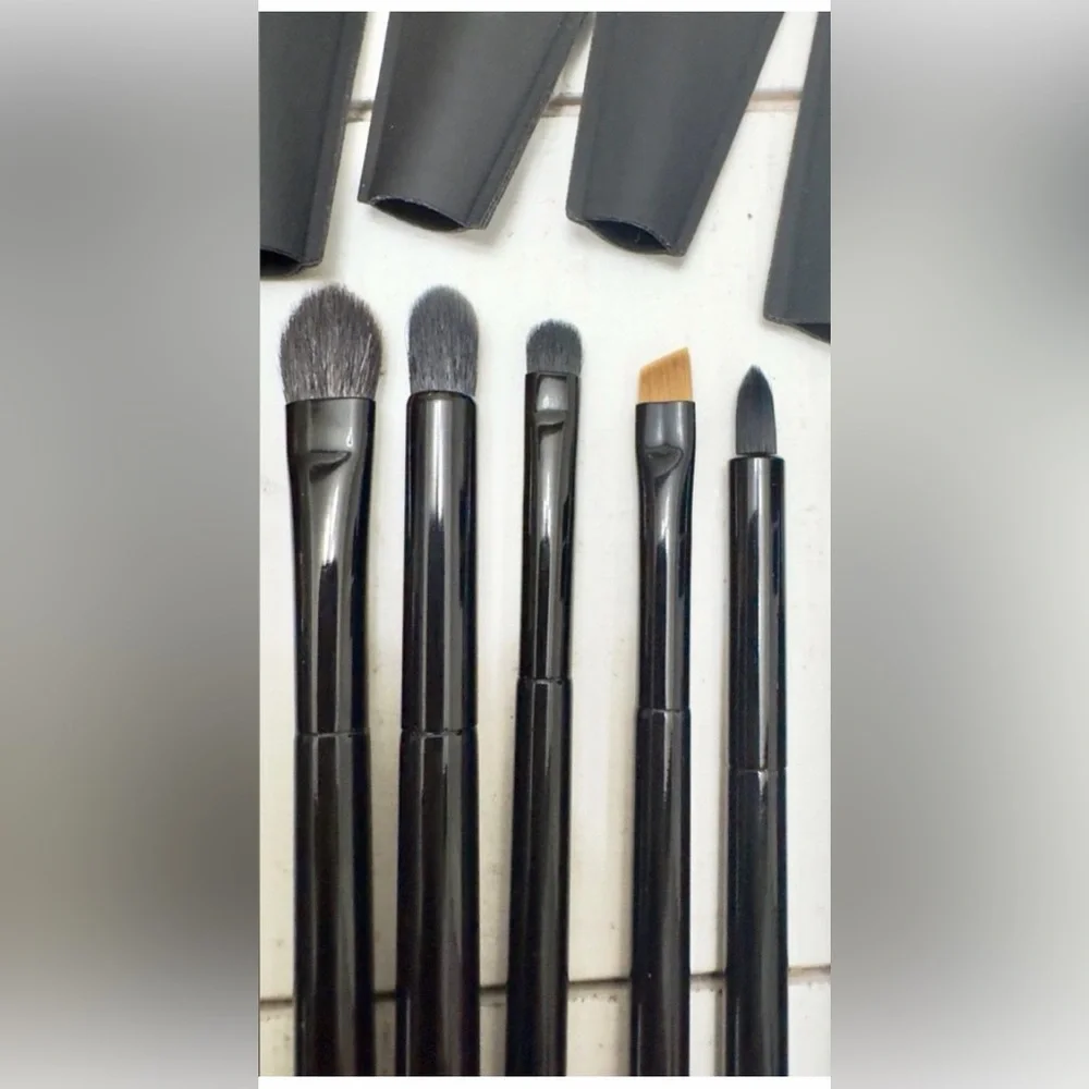 NEW Chanel Takeaways Makeup Bag & Makeup Brush Bundle
